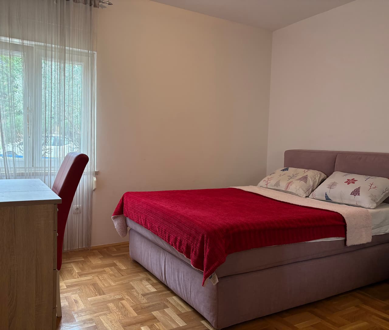PRODAJA Kaštela (Rudine) komforan dvosoban stan s terasom i ostavom