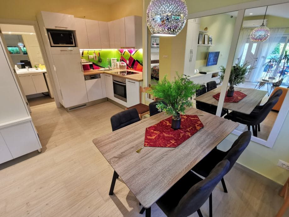 Dugoročno! Kaštela stan s terasom i parking