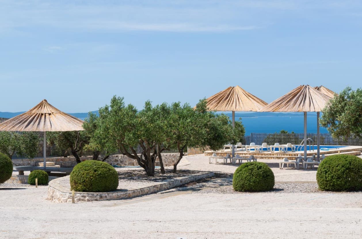 Milna,Brač,hacijenda na parceli od 10000m2, raj na velikom imanju