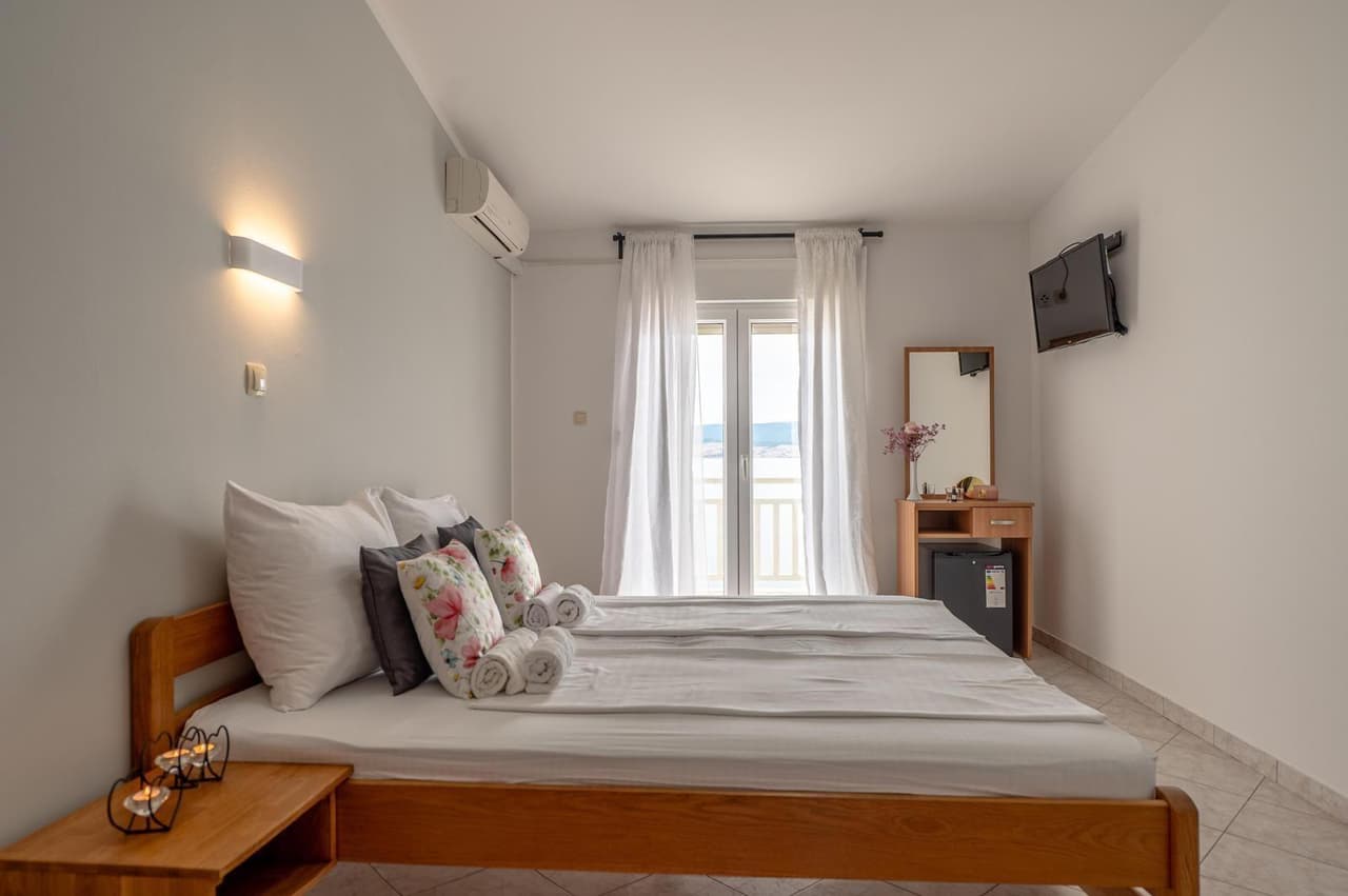 MULIGHED!! Salg Omiš - lejlighedshus med 25 værelser, 950m2, restaurant