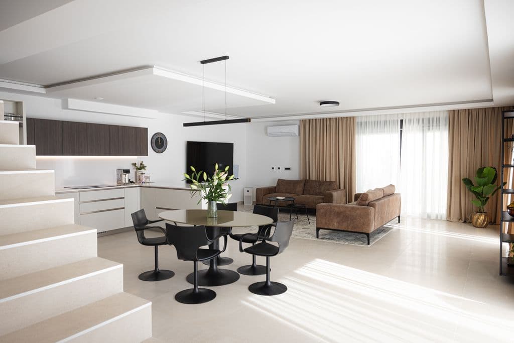 Izvrsna nekretnina! Prodaja Kaštela - vila s bazenom i pogledom