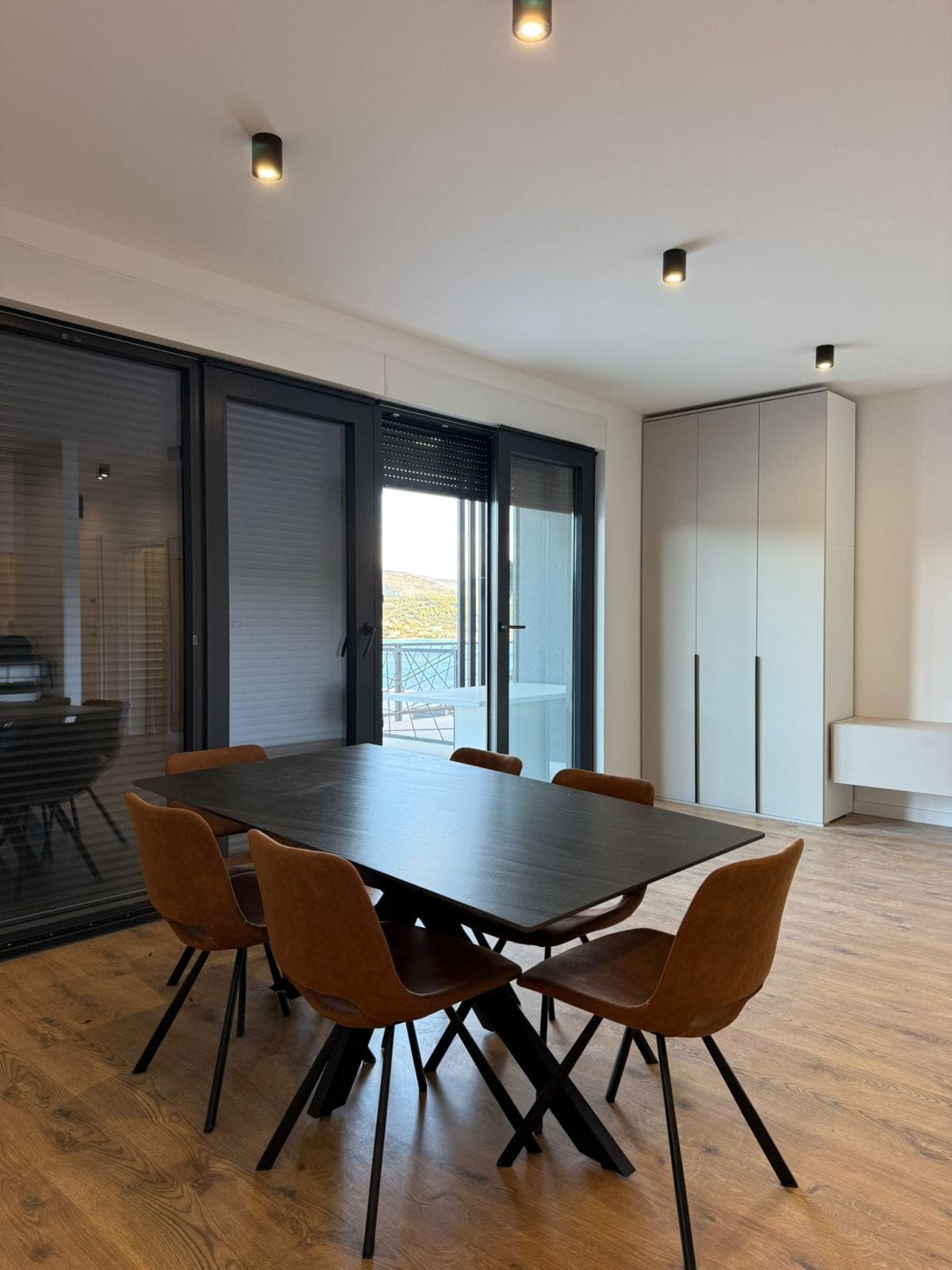 Prodaja Marina-Trogir lux trosoban stan, vrt, pogled