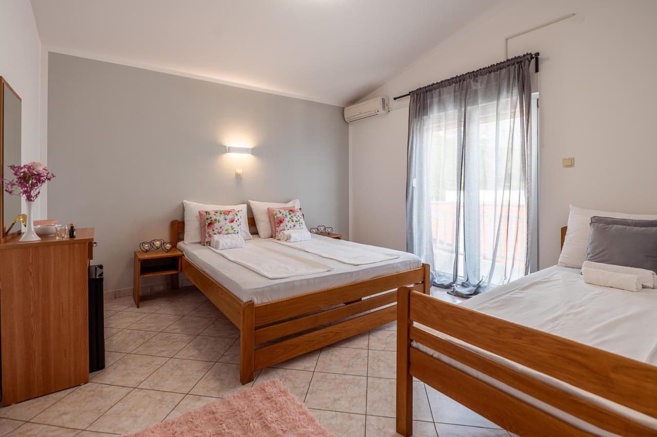 INVESTERING! SALG Omiš - hotel med restaurant, 950m2