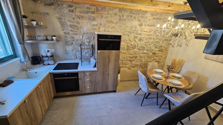 TOP LOKACIJA! Kaštela lux kuća, 70m od plaže