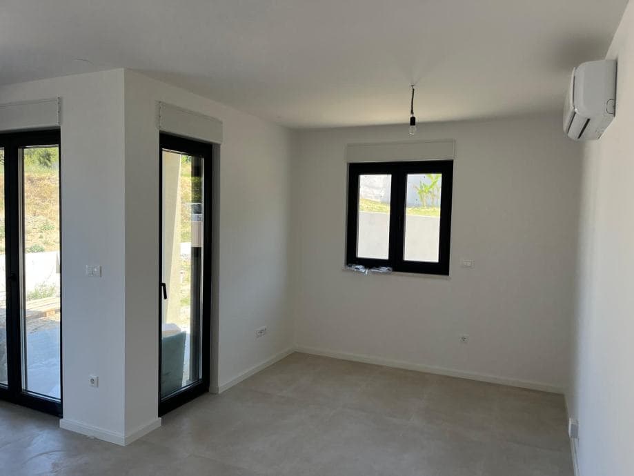 NOVO! Podstrana odličan stan,vrt,GPM,kredit