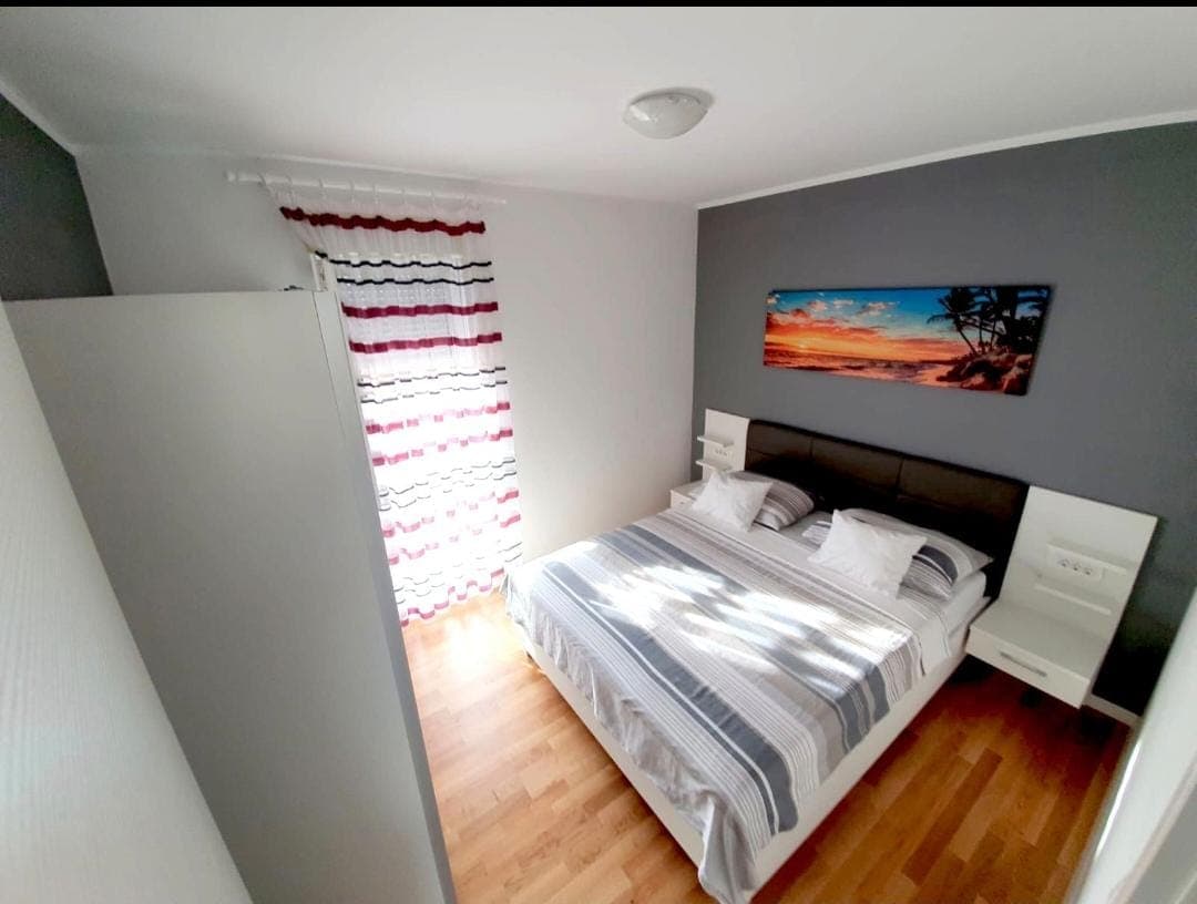 DUGOROČNO! Novogradnja Kaštel Novi dvosoban stan s parking mjestom