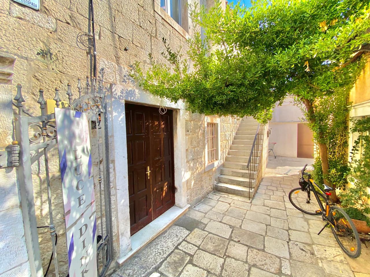 Dugoročan najam- centar Trogira