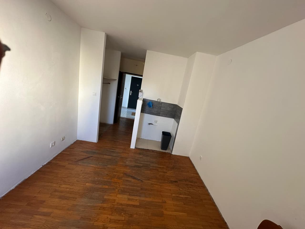 Split, Plokite- garsonijera