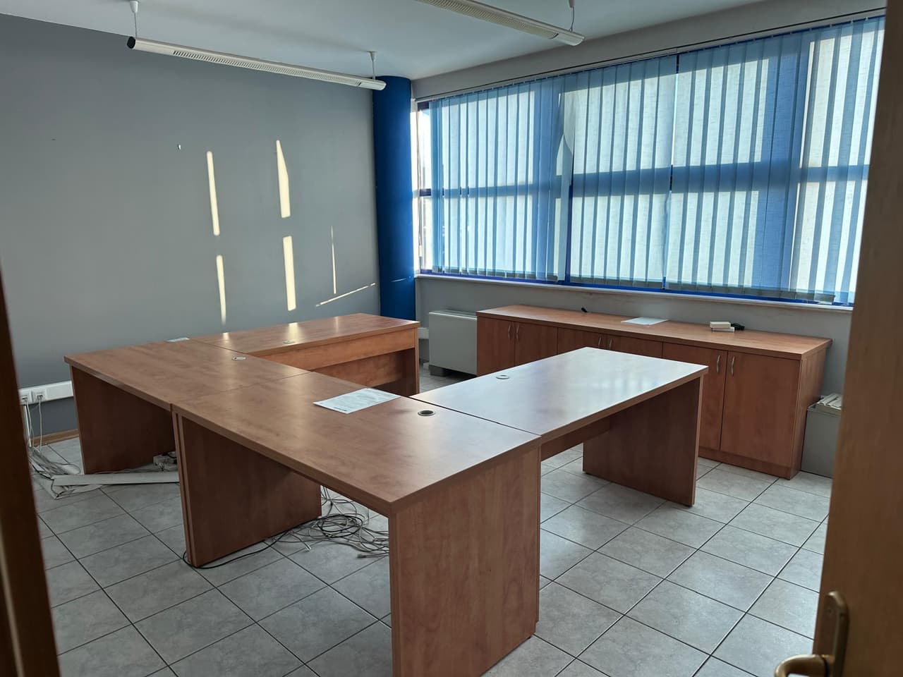 DVA UREDSKA POSLOVNA PROSTORA 93m2 i 134 m2 - MEJAŠI