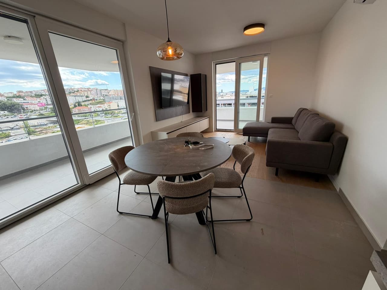 DVOSOBAN STAN S GARAŽNIM MJESTOM, NOVOGRADNJA- MEJAŠI