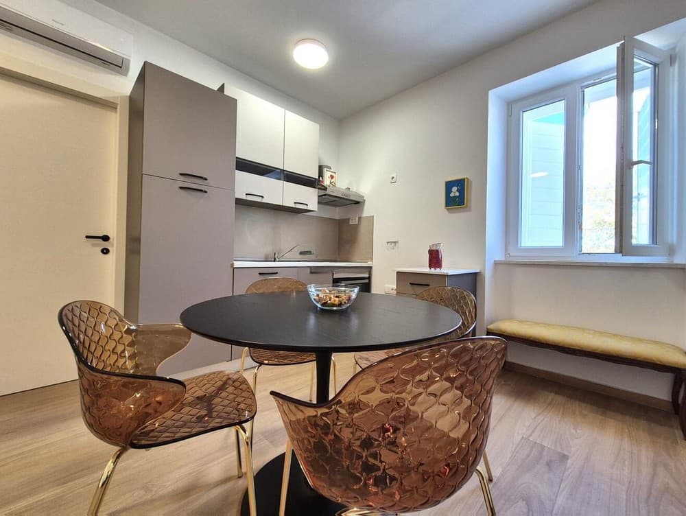 Uredski poslovni prostor 35m2 Trogir