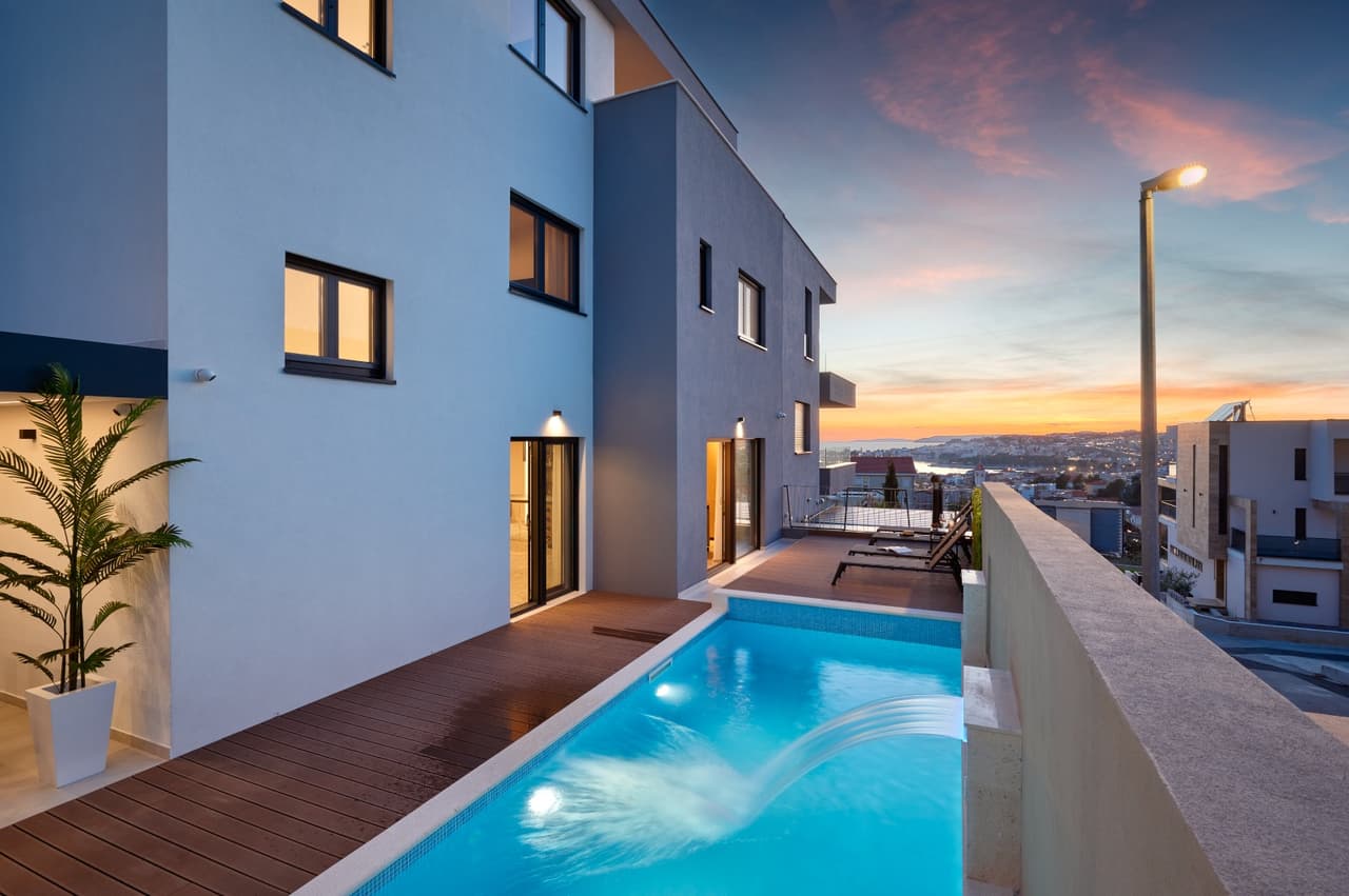 Prekrasna villa u Strožancu s panoramskim pogledom