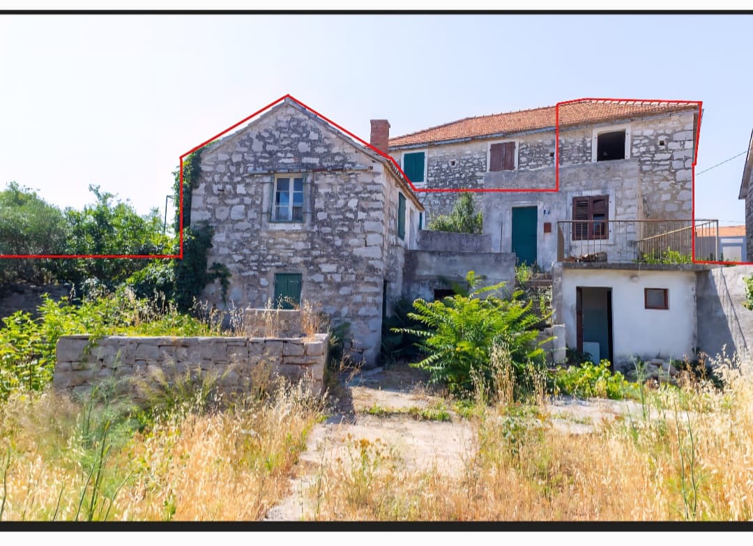 Šolta- kamena kuća s okućnicom