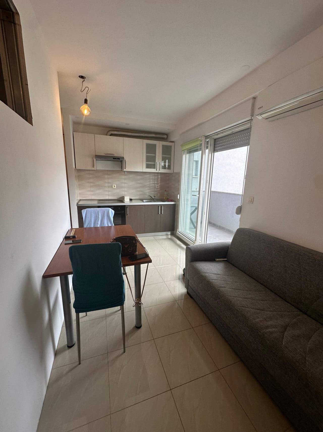 Kman, Dugoročan najam, garsonijera + parking mjesto