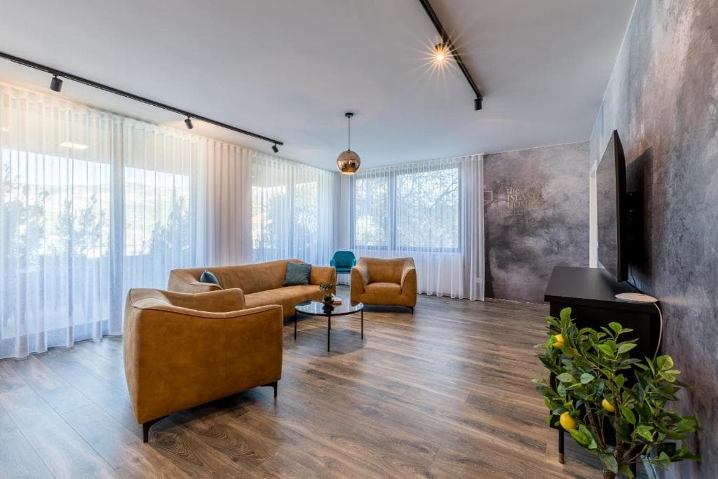 Prvi red do mora – stan s terasom, otvorenim pogledom i garažnim mjestom- Korčula