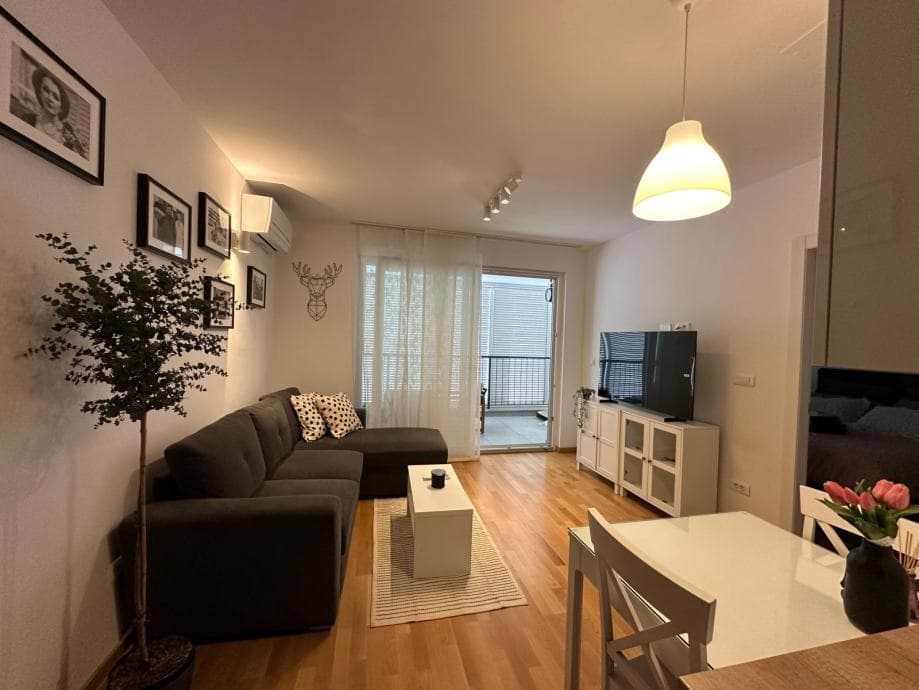 Luksuzan jednosoban stan u novoj zgradi za dugoročan najam!Garaža