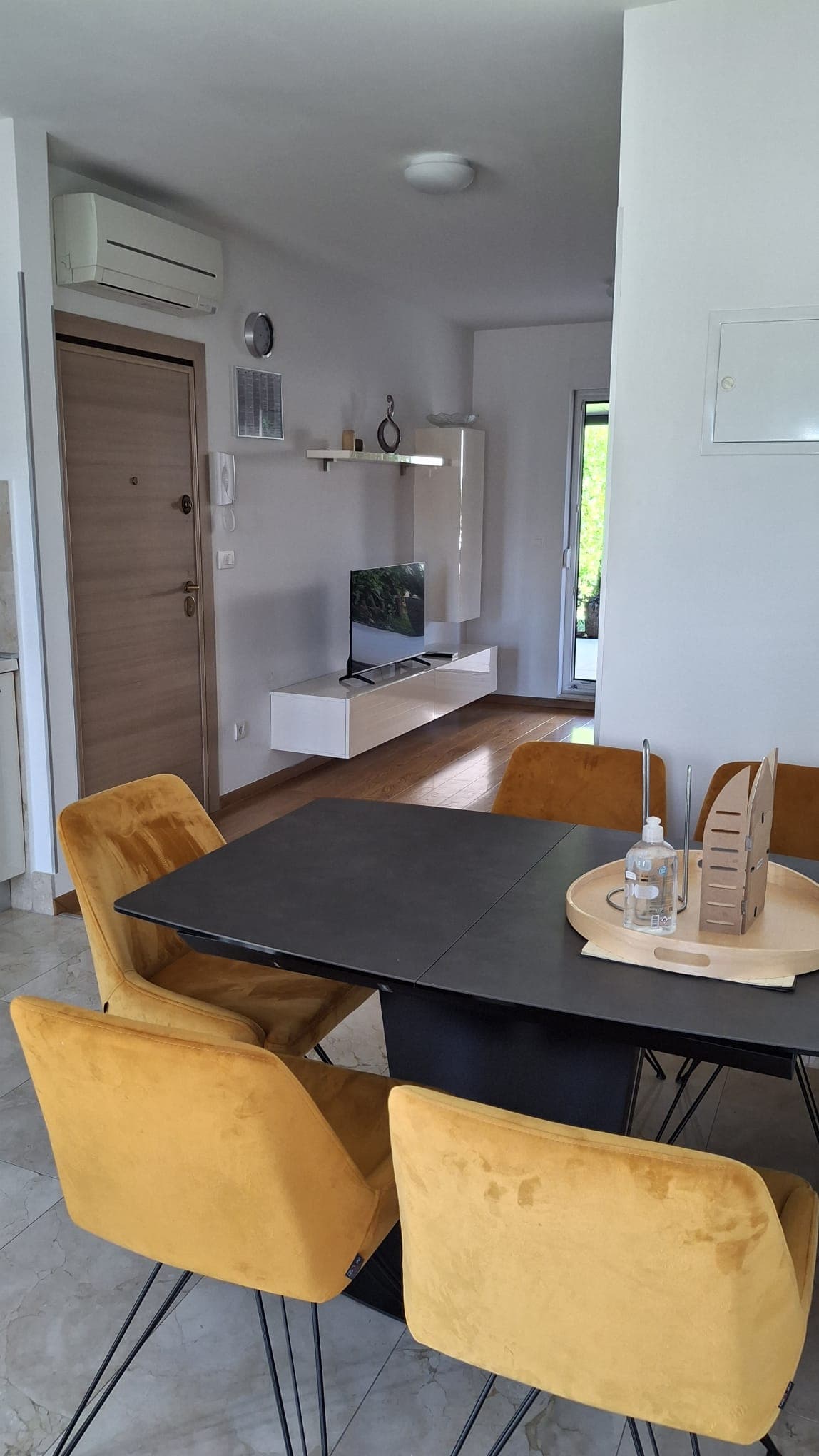 DVOSOBAN STAN S DVORIŠTEM I PARKING MJESTOM - STROŽANAC