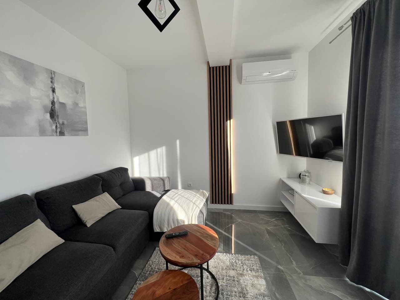 Luksuzan jednosoban stan s parking mjestom za dugoročan najam!