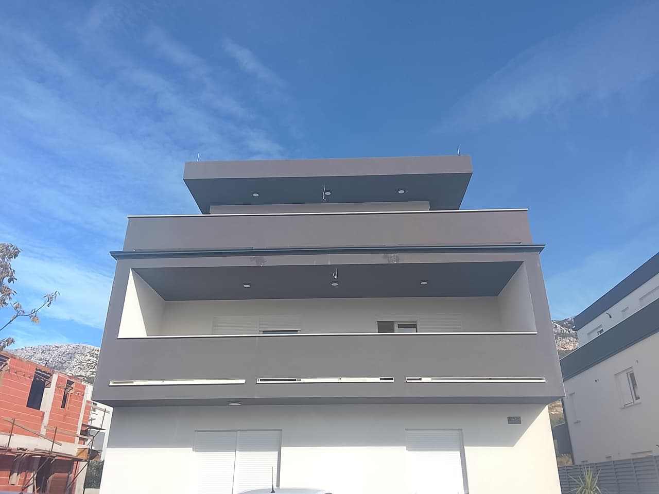 KAŠTEL SUĆURAC-DVOSOBAN STAN 62M2-vrt, parking, novogradnja