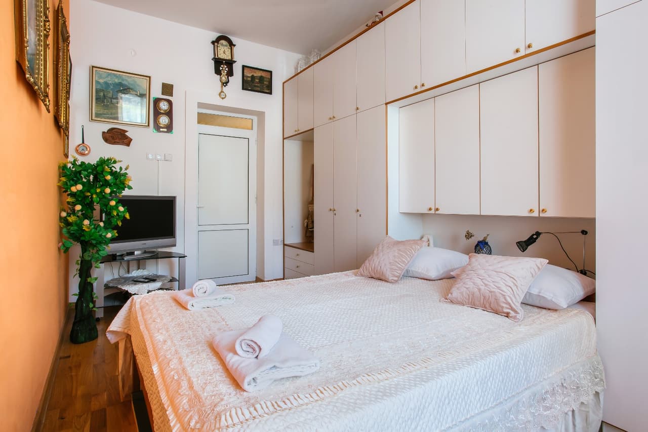 MANUŠ-TROSOBNI STAN 95M2-do 1.6.