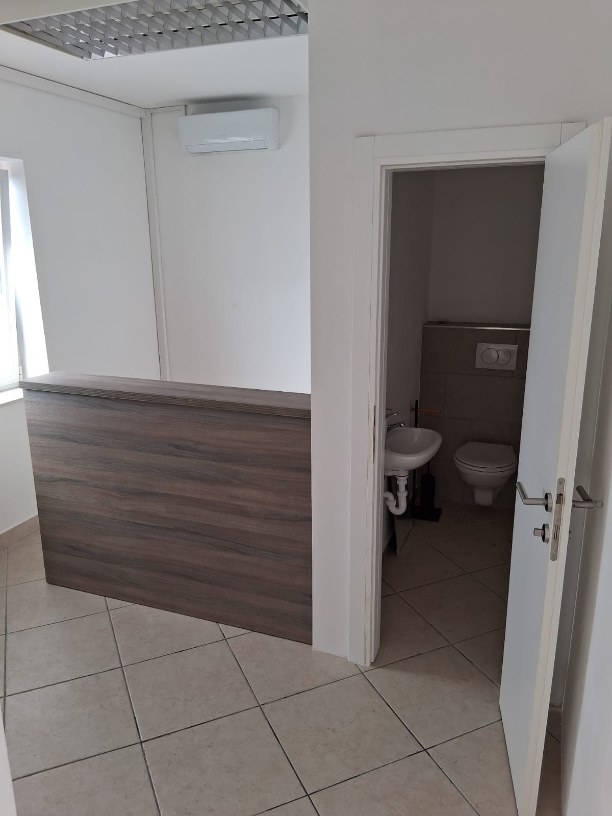 Trogir - centar: Odličan poslovni prostor uredske namjene