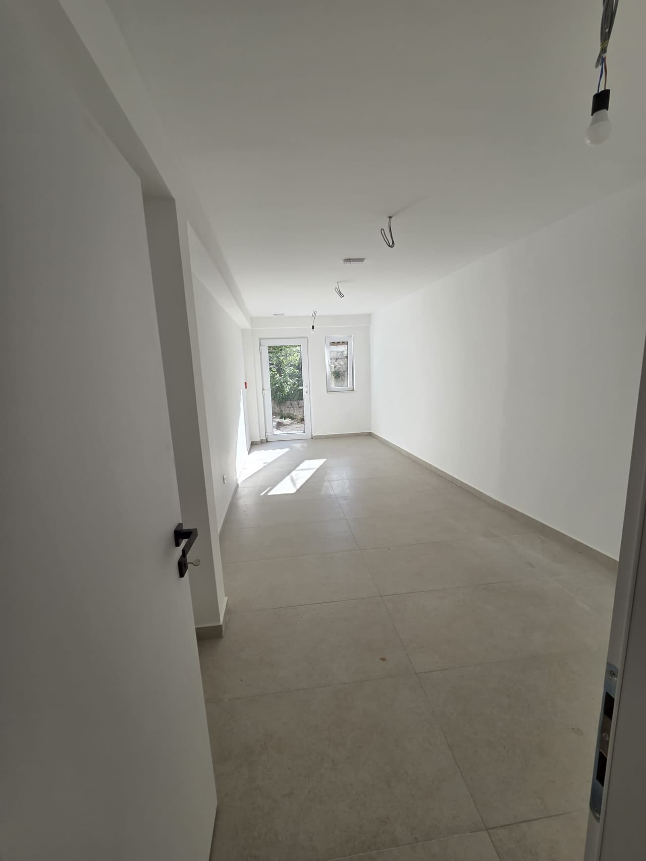 SINJ, CENTAR-PRODAJA POSLOVNOG PROSTORA 75m2
