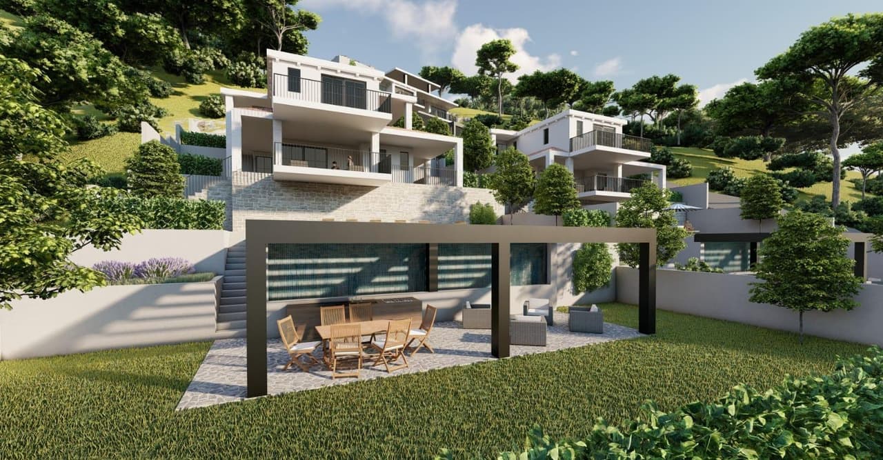 BORAK, OMIŠ - GRUND 2460M2 MED PROJEKT - UDSIGT TIL HAVET