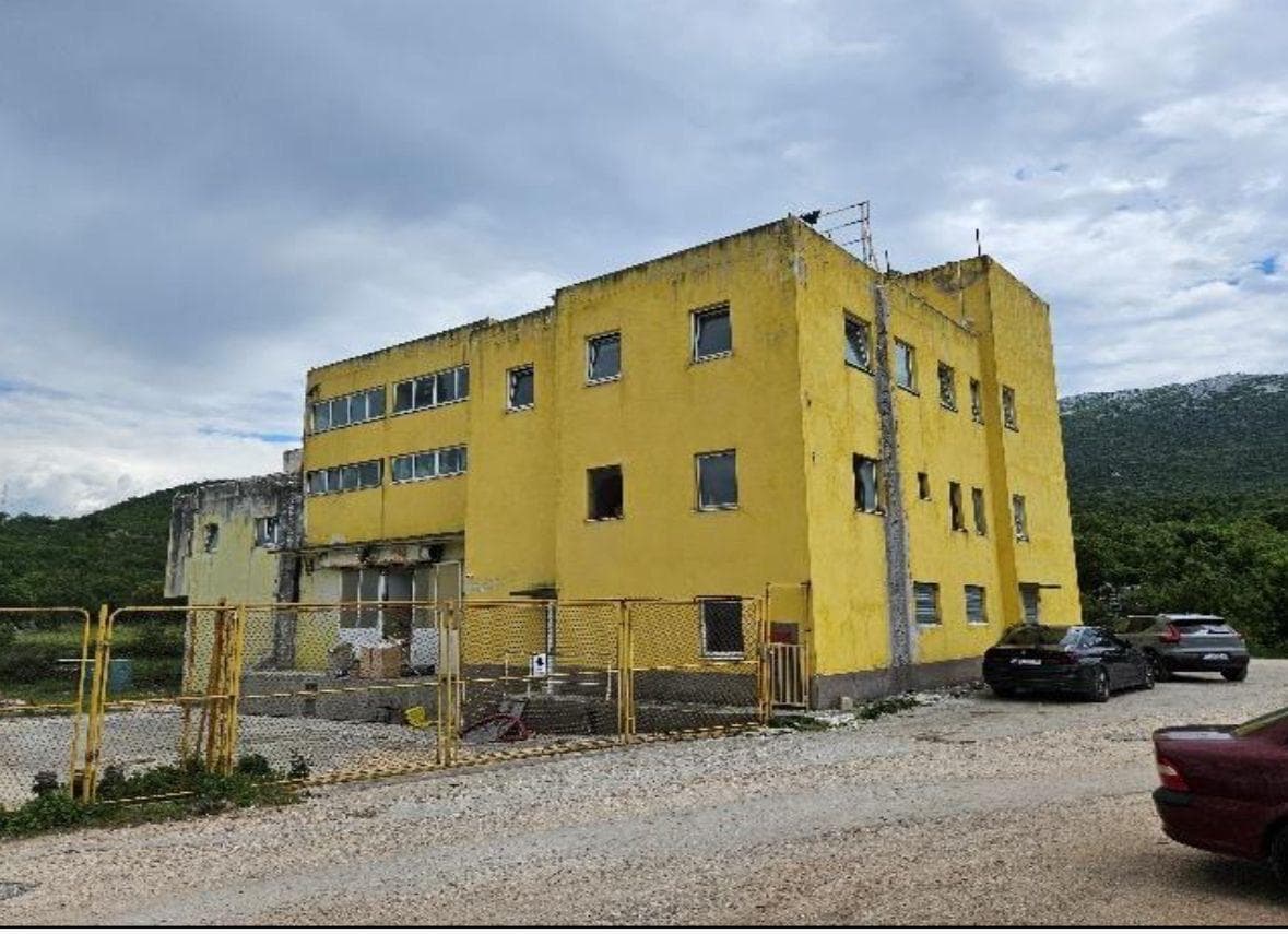 POSLOVNO-PROIZVODNI KOMPLEKS - PRISTUP Ĺ LEPERIMA (KLIS)